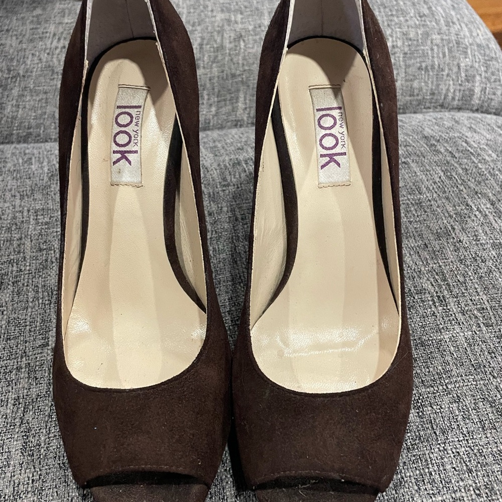 Vero Cuoio Brown Suede Peep Toe Heels